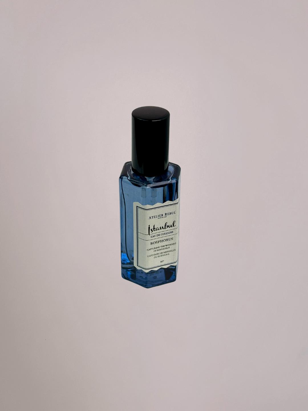 Detail van de spraydop van het Atelier Rebul Istanbul eu de cologne flesje