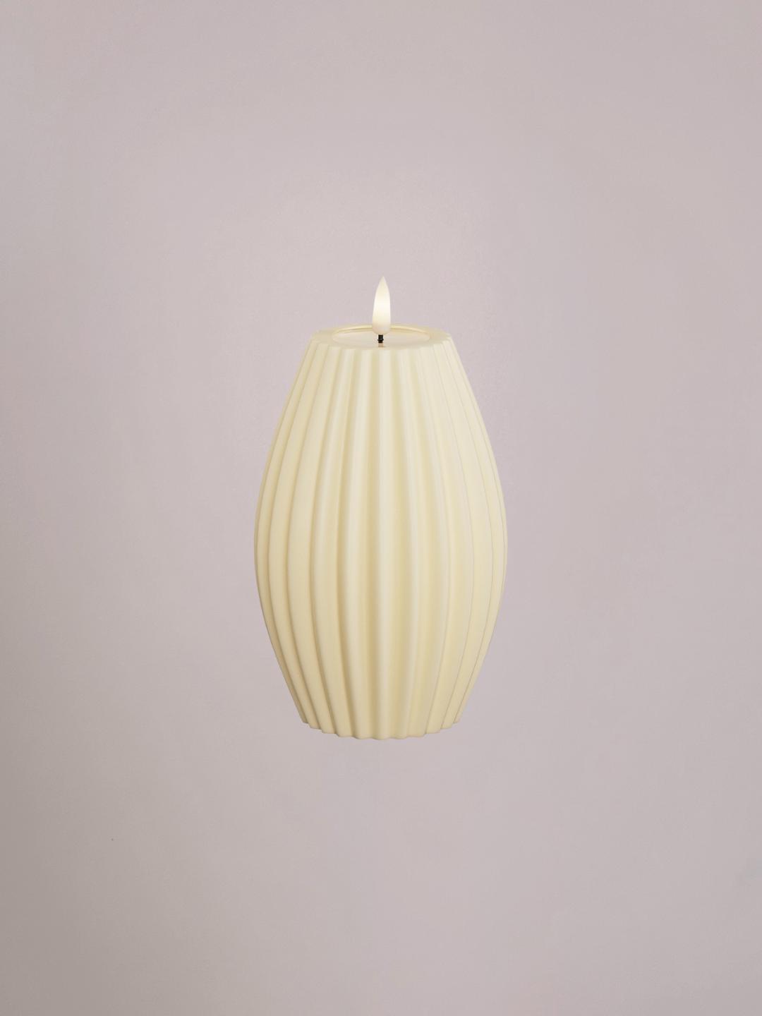 Creme Deluxe HomeArt LED ribbelkaarsen in groep op lichtroze achtergrond