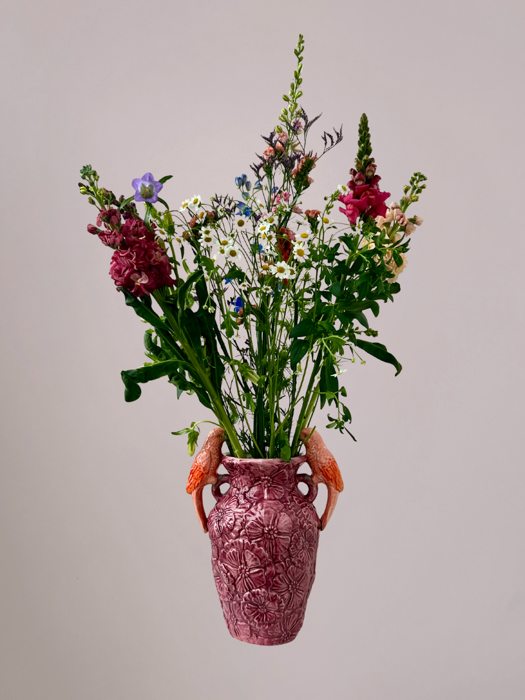 Stenen paarse vaas met vogelmotief, decoratieve en stijlvolle woonaccessoire