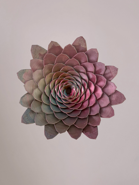 3D wandbloem dahlia rood paars goud – sfeervolle wanddecoratie