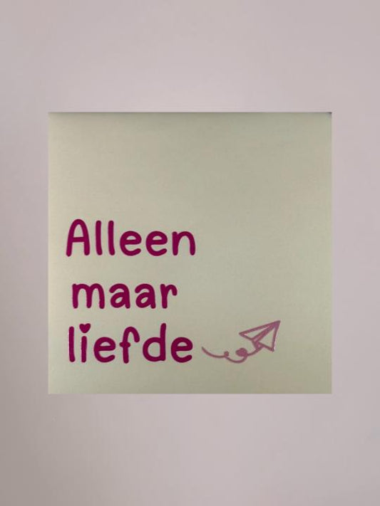 Yett Agenturen tegeltje Alleen maar liefde met crème achtergrond, warmroze tekst en papiervliegtuigje