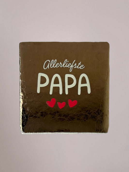 Handgemaakt keramieken Vaderdag tegeltje met de tekst "allerliefste PAPA" in een minimalistisch en warm ontwerp.