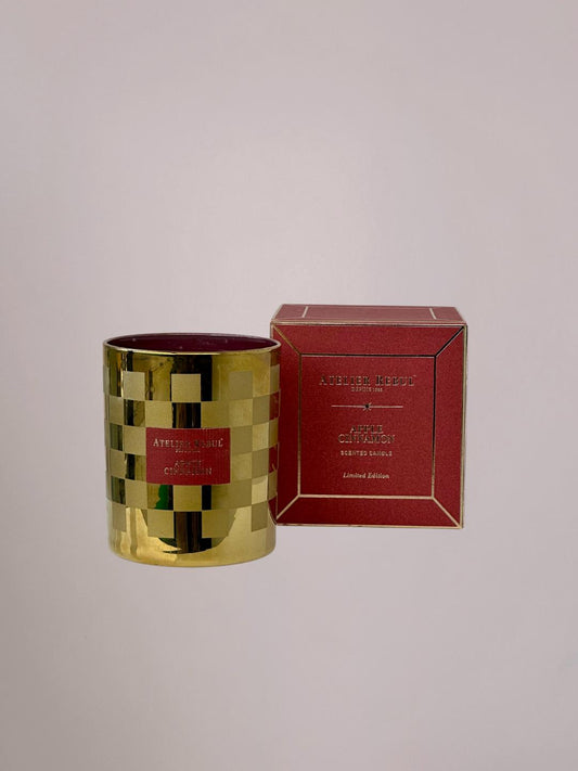 Atelier Rebul Appel-Kaneel geurkaars met luxe verpakking, warme kaneel- en appelgeur in stijlvol design