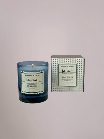 Atelier Rebul Bosphorus geurkaars met luxe verpakking, frisse maritieme geur in stijlvol design.