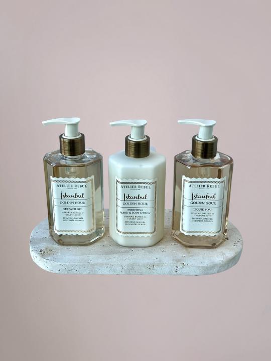 Atelier Rebul Golden Hour shower gel in stijlvolle verpakking voor een luxe douche-ervaring