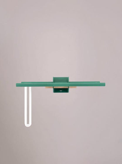 Groene bloemenplank van Studio Mippe met reageerbuisje, perfect voor botanische bloemen aan de muur.