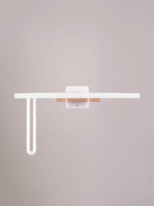 Witte bloemenplank van Studio Mippe met reageerbuisje van glas, ideaal voor bloemen aan de muur.