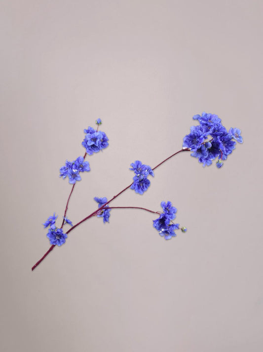 Paarse bloesem kunsttak van 84 cm van Silk-ka met fijne bloemetjes en natuurlijke takstructuur in een vaas