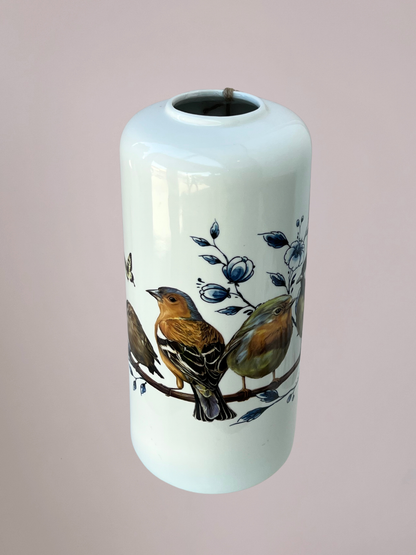Cilindervaas Bosvogels 30 cm van Heinen Delfts Blauw met Delfts blauwe bloesem en rondlopende bosvogels in modern keramisch design