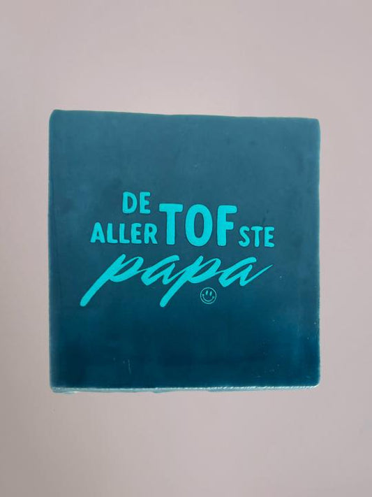 Handgemaakt keramieken Vaderdag tegeltje met de tekst “De allersTOFste papa” van 10x10 cm.