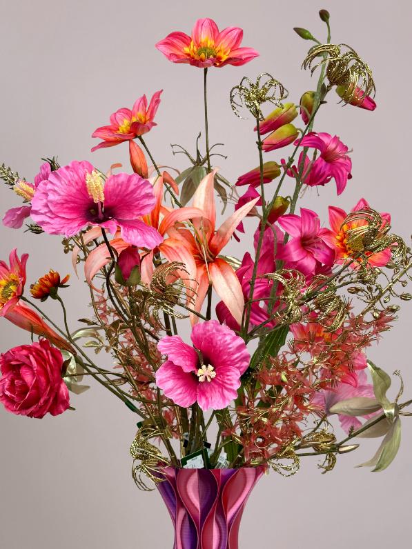 Close-up van roze Silk-ka bloemen van echte zijde in luxe kunstbloemen boeket