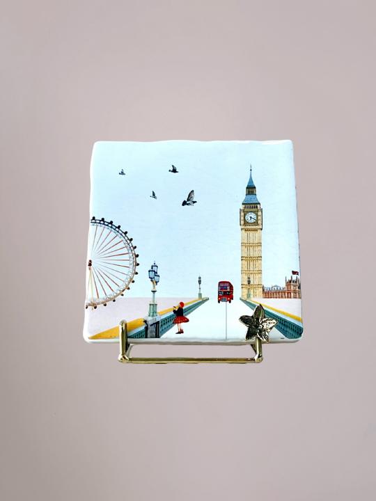 StoryTiles Eye On London tegeltje met sfeervol Londen ontwerp, handgemaakt tegeltje van 10x10 cm