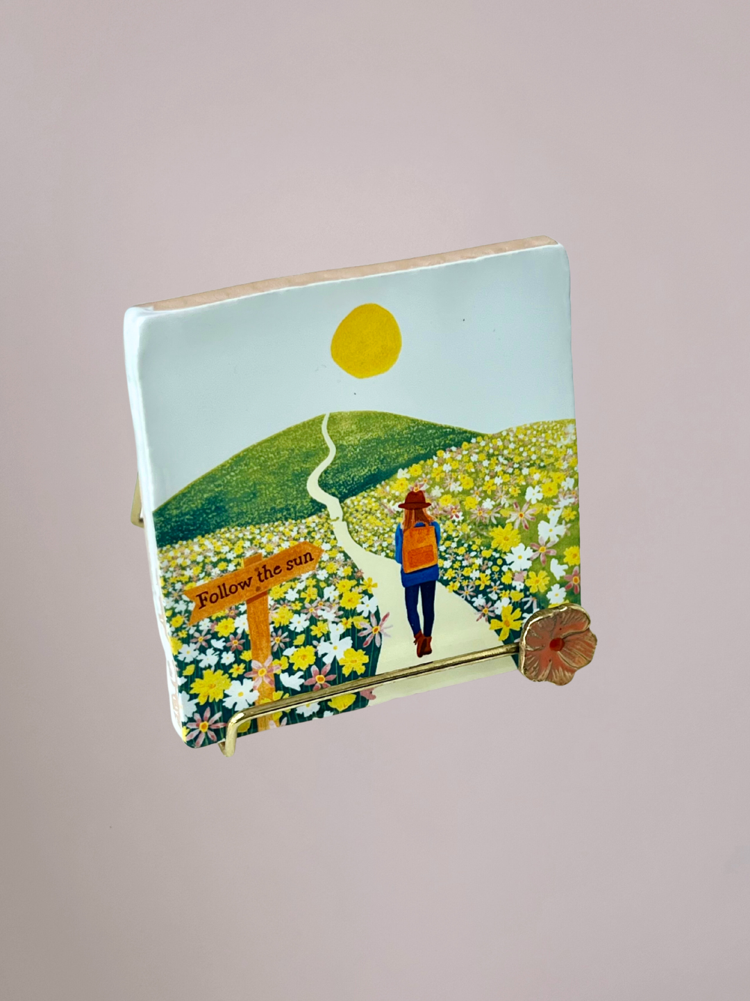 StoryTiles tegeltje Follow the Sun met zon en dromerig ontwerp op keramisch tegeltje van 10x10 cm