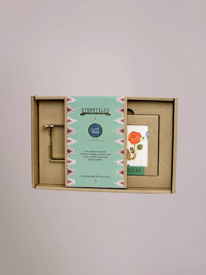 Luxe giftbox van Just To Let You Know met tegel en gouden houder met rood hartje in de doos