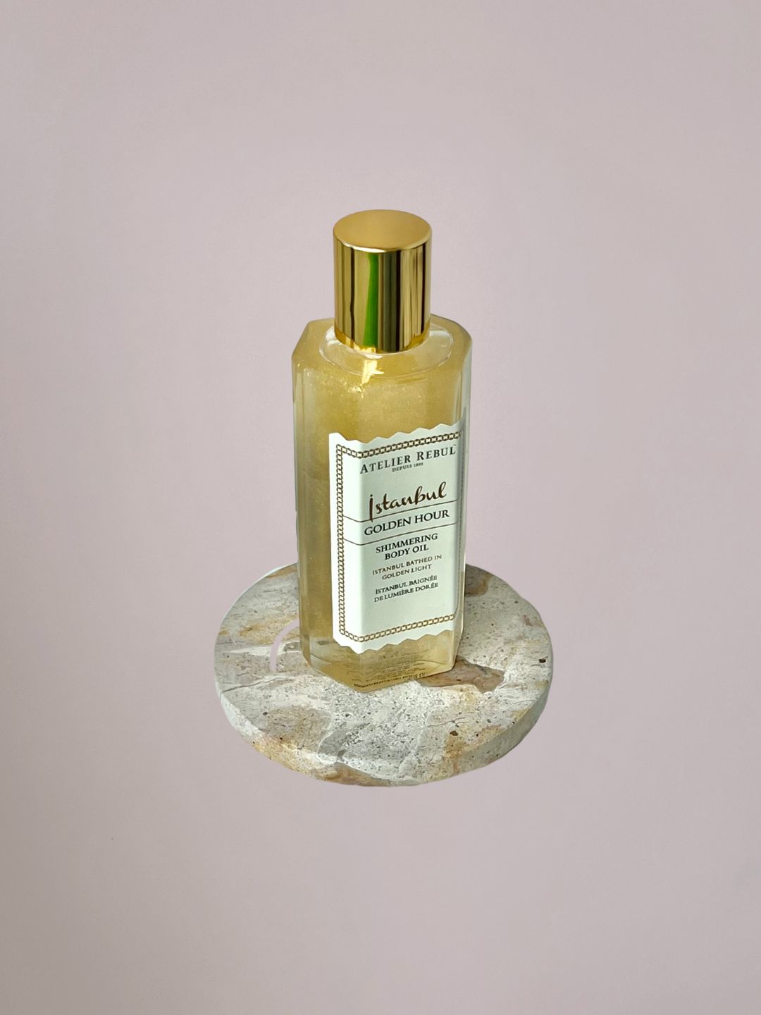 Golden Hour Body Shimmer van Atelier Rebul met subtiele gouden glans en warme luxe geur.