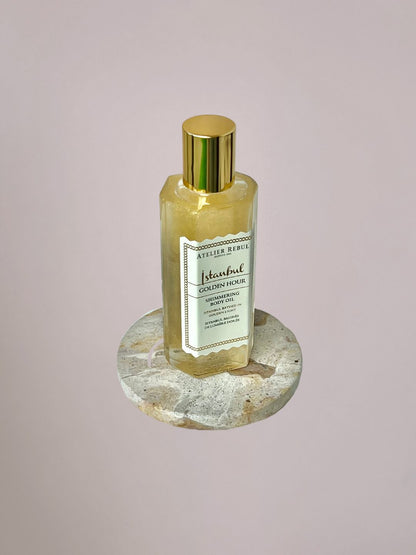 Golden Hour Body Shimmer van Atelier Rebul met subtiele gouden glans en warme luxe geur.