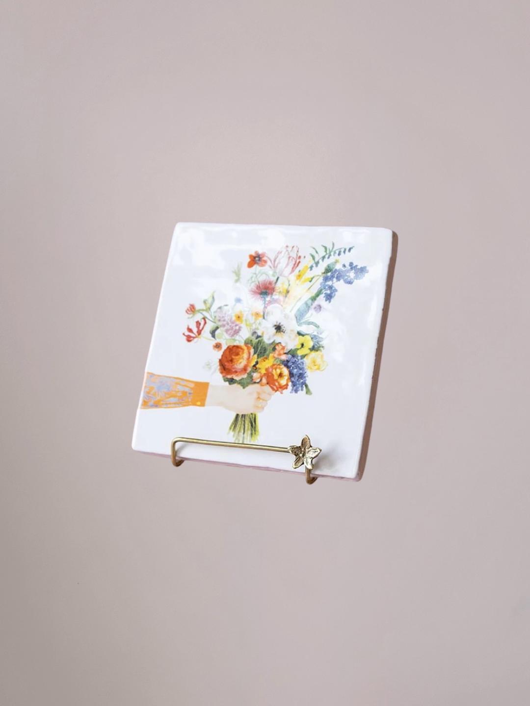 Golden Stand Flower messing tegelhouder met StoryTiles tegel