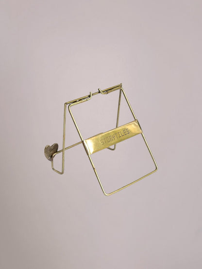 Achterkant van Golden Stand Heart messing tegelhouder met hartdetail