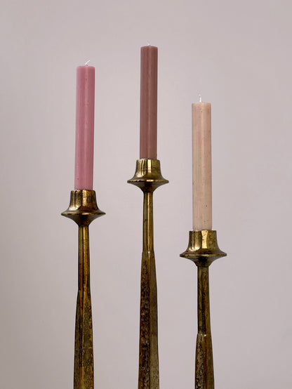 Detail van de stevige schacht en glanzende afwerking van de New York kandelaar