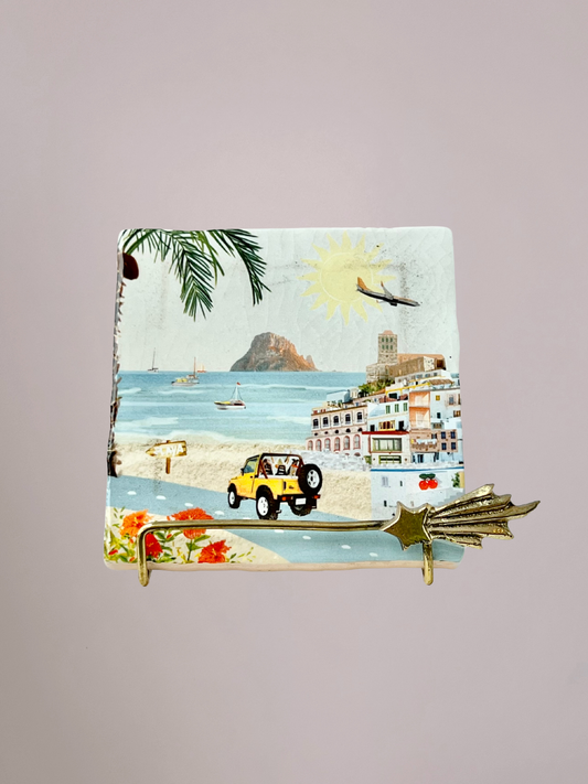 StoryTiles tegeltje Idyllic Ibiza met strand, zee en zomers eiland tafereel op keramisch tegeltje