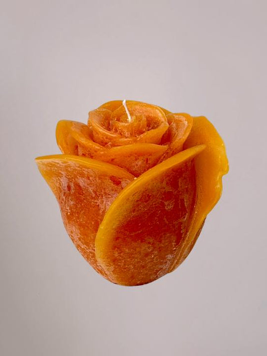 Indian Summer Roses Candle Klein in warme tint met rozenstructuur, decoratieve kaars van 14x12 cm