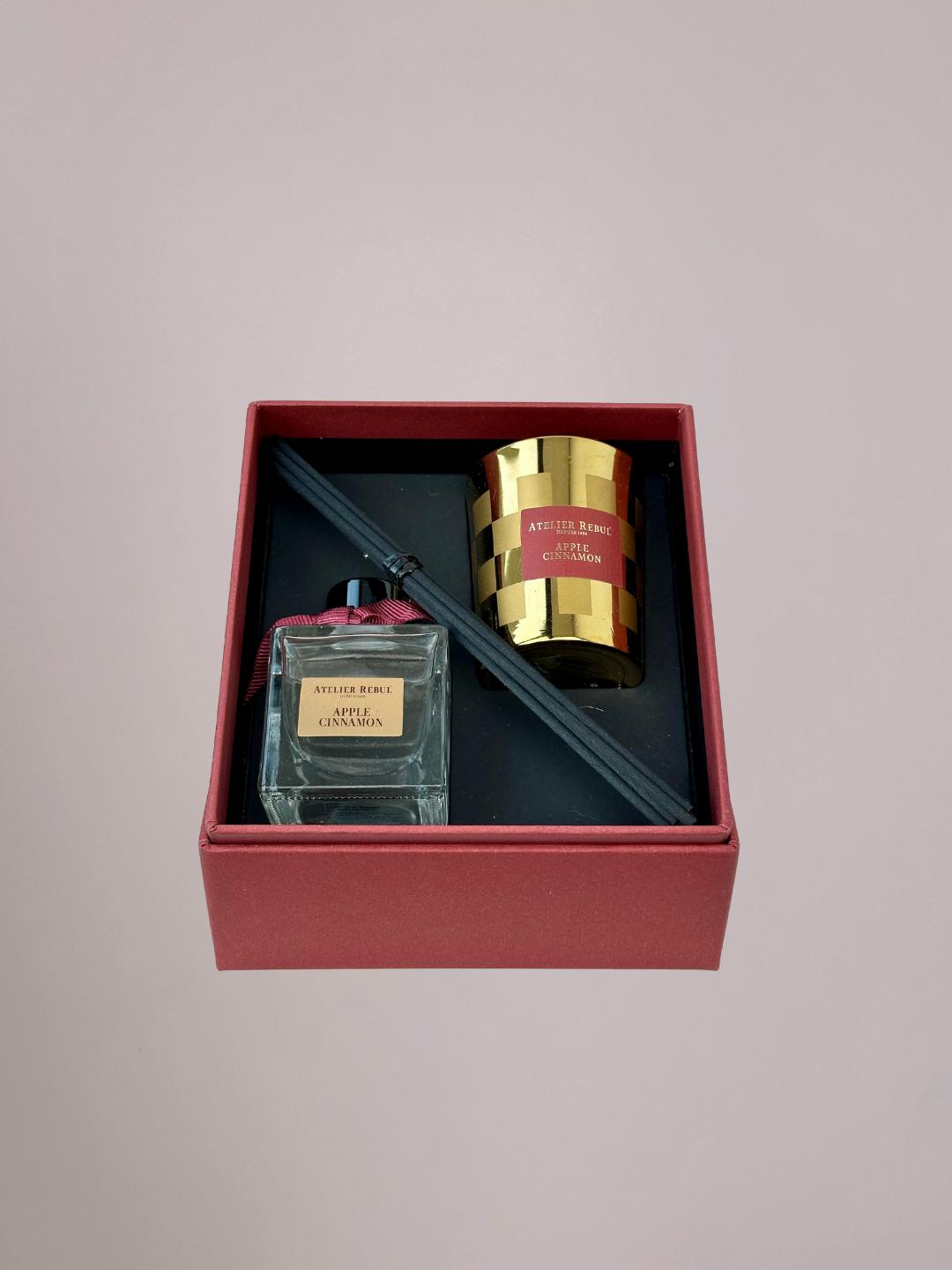 Inhoud van de Appel-kaneel set: geurstokjes van 50 ml en geurkaars van 65 g