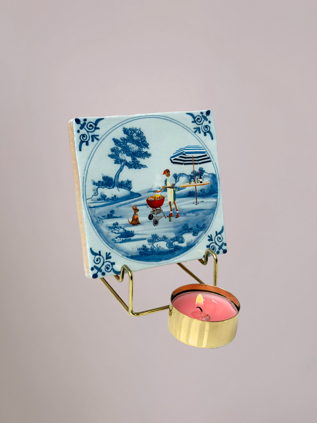 Meta beschrijving:
Sfeervolle kleine StoryTiles tegelhouder van messing met kaarshouder. Perfect voor een tegeltje en kaars samen. Getoond met Vaderdag tegeltje van StoryTiles.