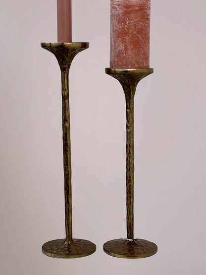 Detail van de Kopenhagen kandelaar met dinerkaars, minimalistisch Scandinavisch design