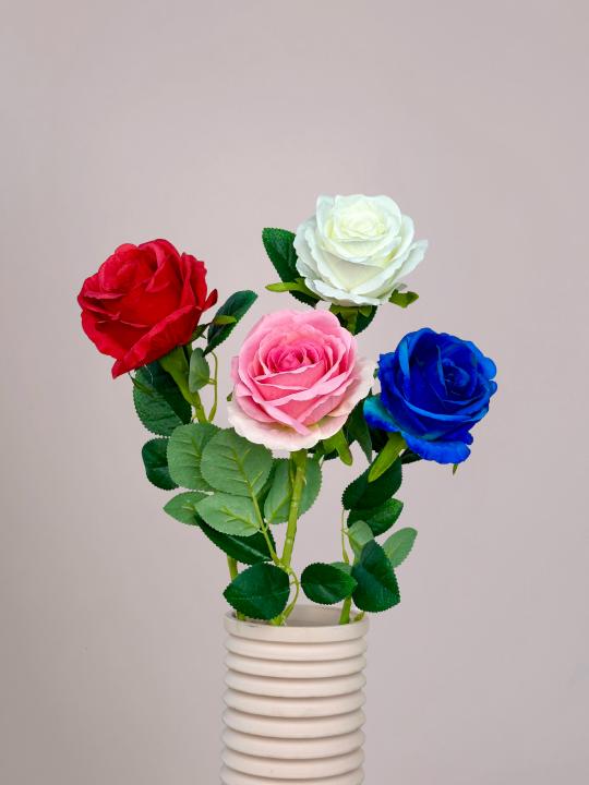 kunstrozen in vaas met rode, roze, witte en blauwe rozen, losse roos kopen en zelf boeket samenstellen