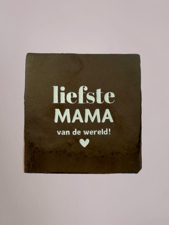 Keramiek tegeltje met de tekst “Liefste MAMA van de wereld” van Yett Agenturen