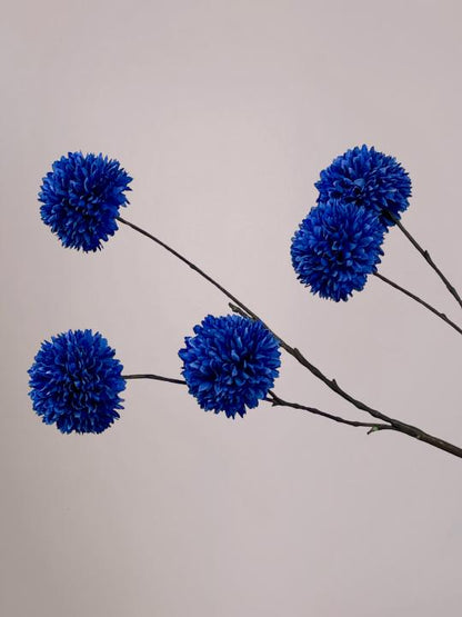 PomPom kunsttak blauw van 110 cm met volle bolvormige bloemen en lange stevige steel