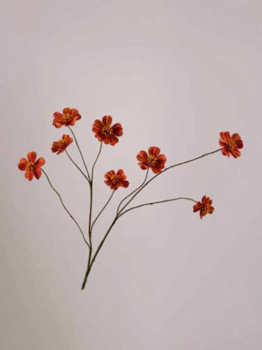 Silk-ka Cosmos tak oranje 100 cm met warme bloemen voor een vrolijk en sfeervol boeket.