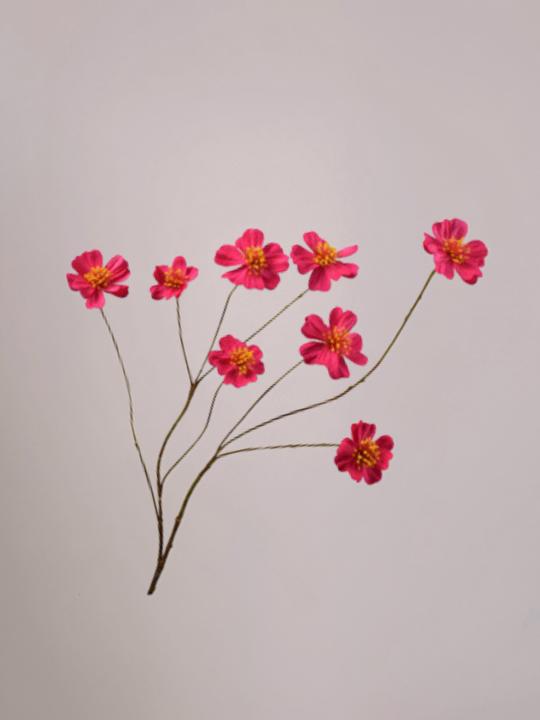 Silk-ka Cosmos tak fuchsia 100 cm met kleurrijke bloemen voor een vrolijk en stijlvol boeket.