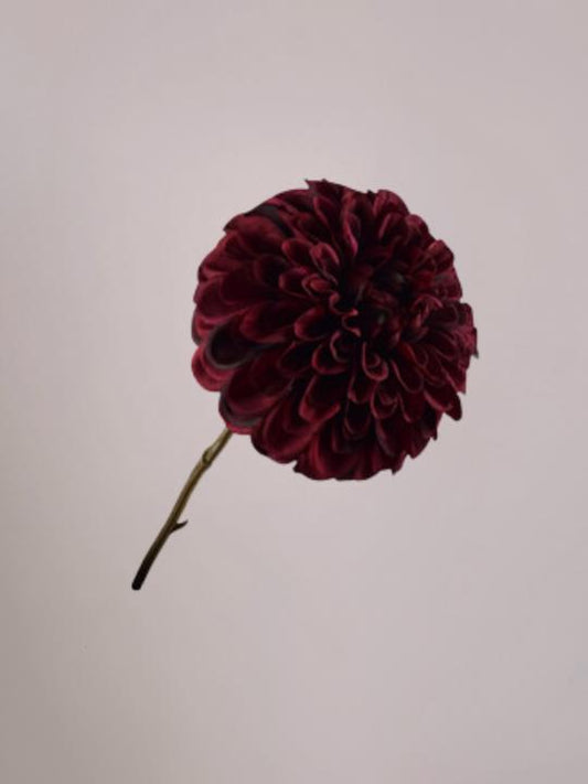 Silk-ka Dahlia steel paars 74 cm met volle bloem voor een stijlvol en elegant boeket.