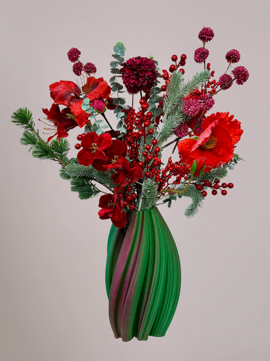 Rood, donkerrood en groene Silk-ka zijden bloemen in groene-rode 3D swirl vaas voor kerstdecoratie