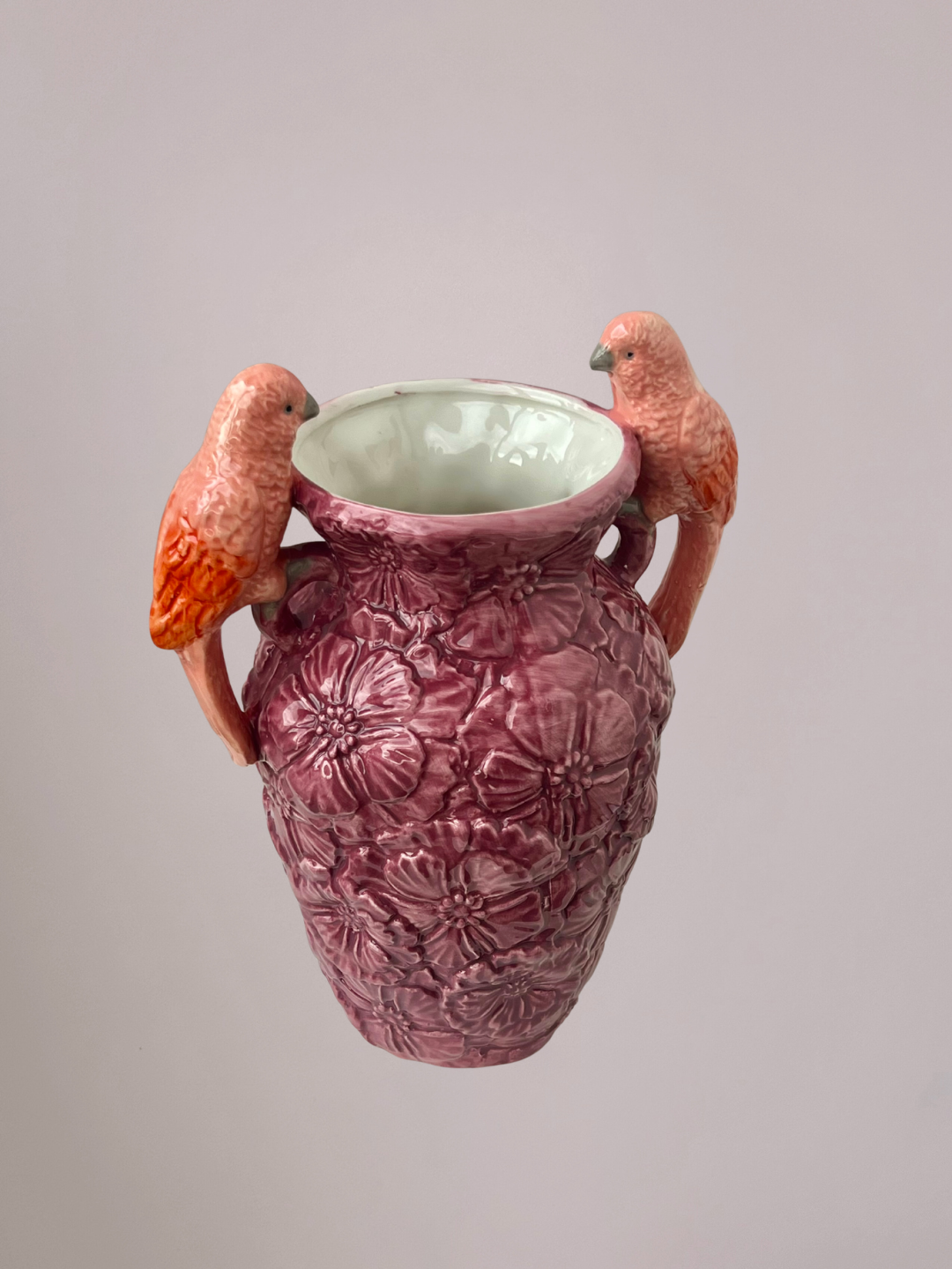 Stenen paarse vaas met vogelmotief, decoratieve en stijlvolle woonaccessoire