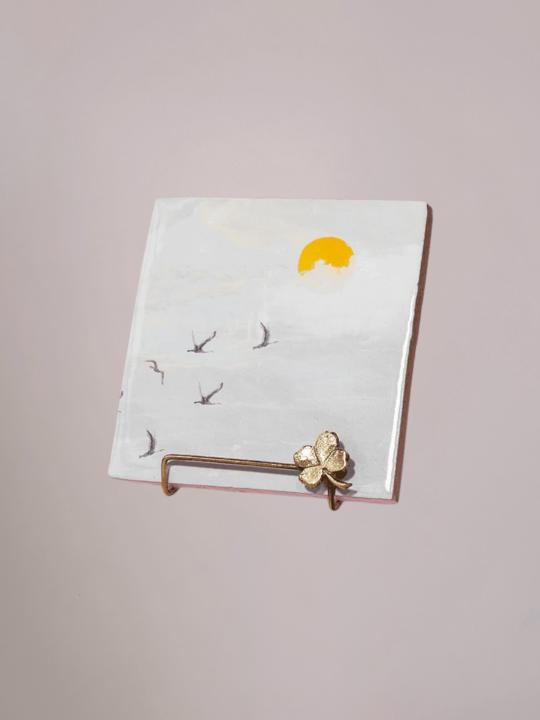 Golden Stand Clover tegelhouder van messing met klaverdetail voor StoryTiles tegel