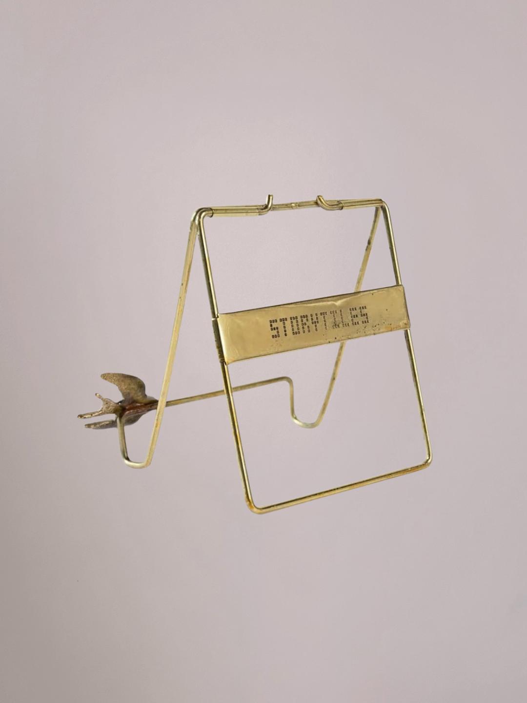 Golden Stand Swallow messing tegelhouder met zwaluwdetail, stijlvolle standaard van StoryTiles bij Anja Bloementrends