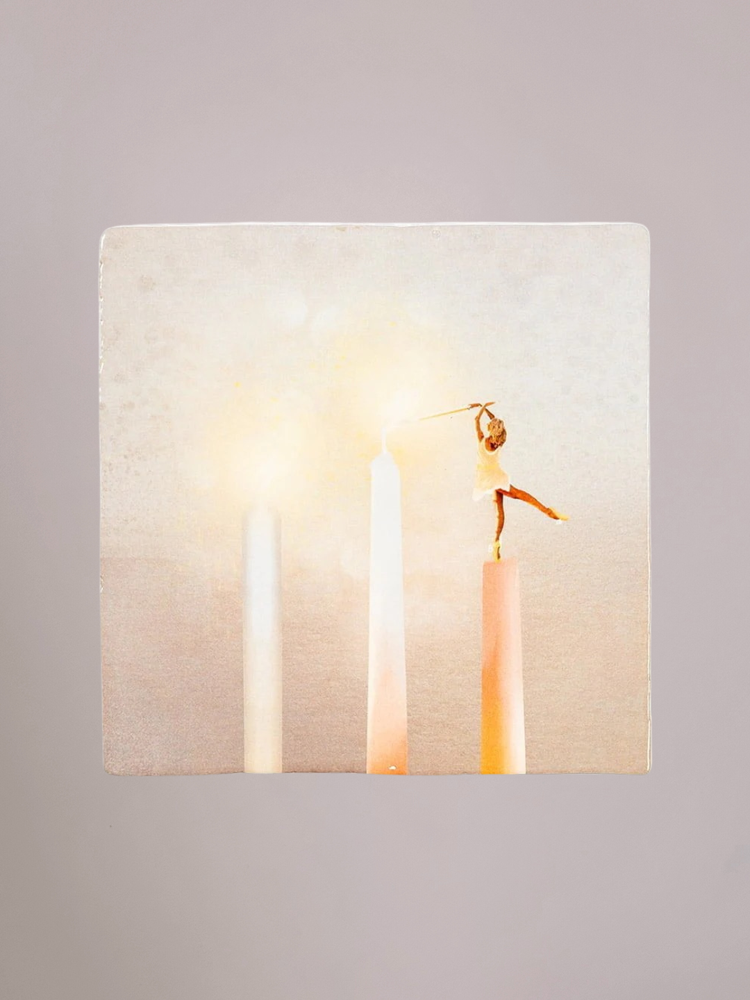 StoryTiles tegel 10x10 cm met speelse illustratie van Shine Bright beige lichte tinten – positief en handgemaakt