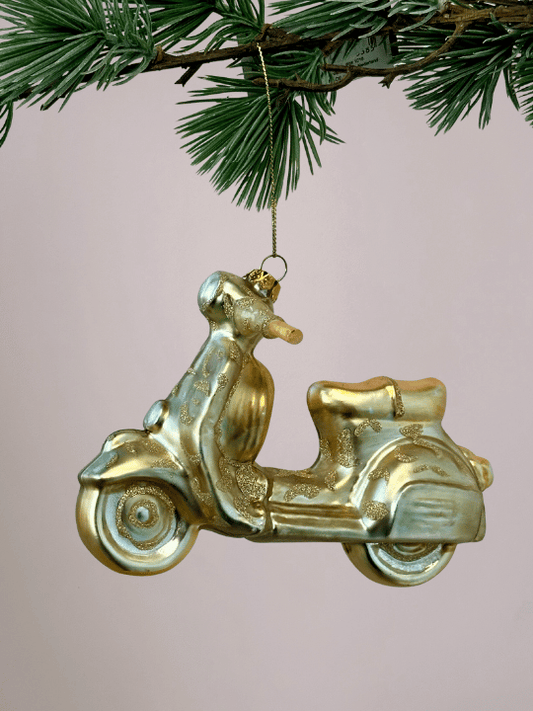 Close-up van Vondels gouden scooter kerstbal met glitterpanterprint, bijzondere kerstbal en Vondels kerstornament