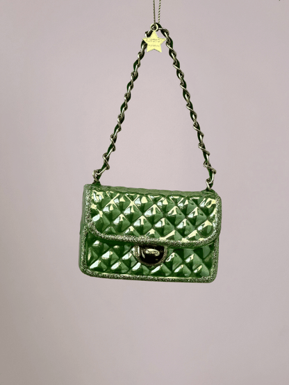 Close-up van lichtgroene handtas kerstbal met kusseneffect, glitters en goudkleurige metalen ringen, bijzondere kerstbal en Vondels kerstornament