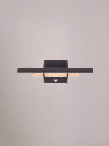 Voorkant van de zwarte wandplank klein van Studio Mippe, modern en krachtig.