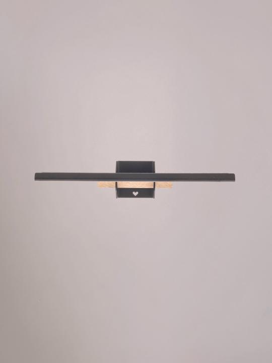 Voorkant van de zwarte wandplank medium van Studio Mippe, krachtig en modern.