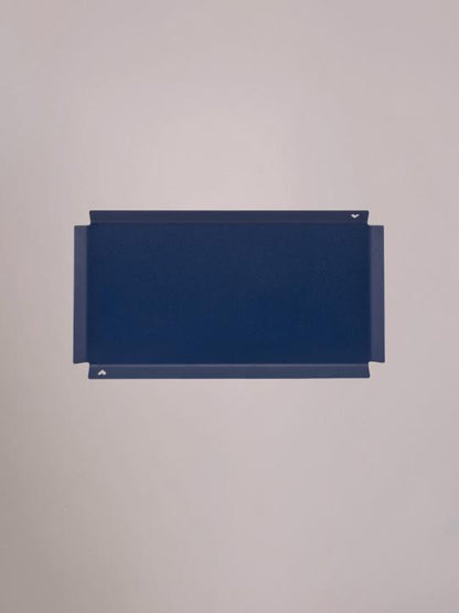 Donkerblauwe wandplank tray voor stijlvolle muurdecoratie.