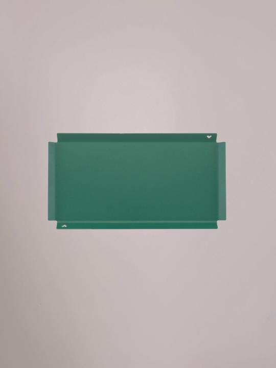 Groene wandplank tray voor botanische muurdecoratie.