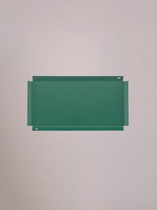 Groene wandplank tray voor botanische muurdecoratie.