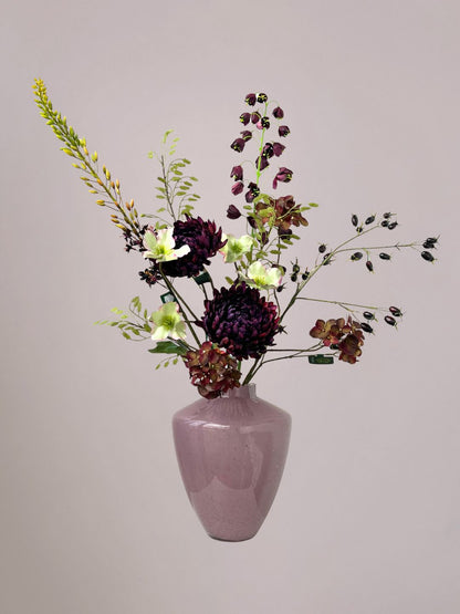 Luxe burgundy zijden boeket met Silk-ka bloemen in warme herfstkleuren.