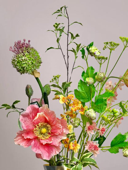 Zijden boeket roze met groen blad, stijlvol kunstboeket voor woonkamer of hal