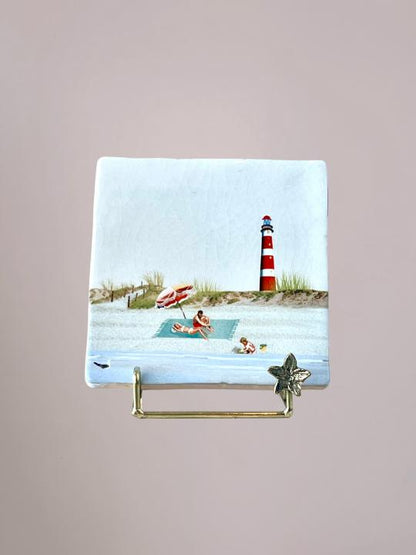 StoryTiles Ziltig Zand Van Ameland tegeltje met sfeervol strand en eilandontwerp, handgemaakt tegeltje van 10x10 cm