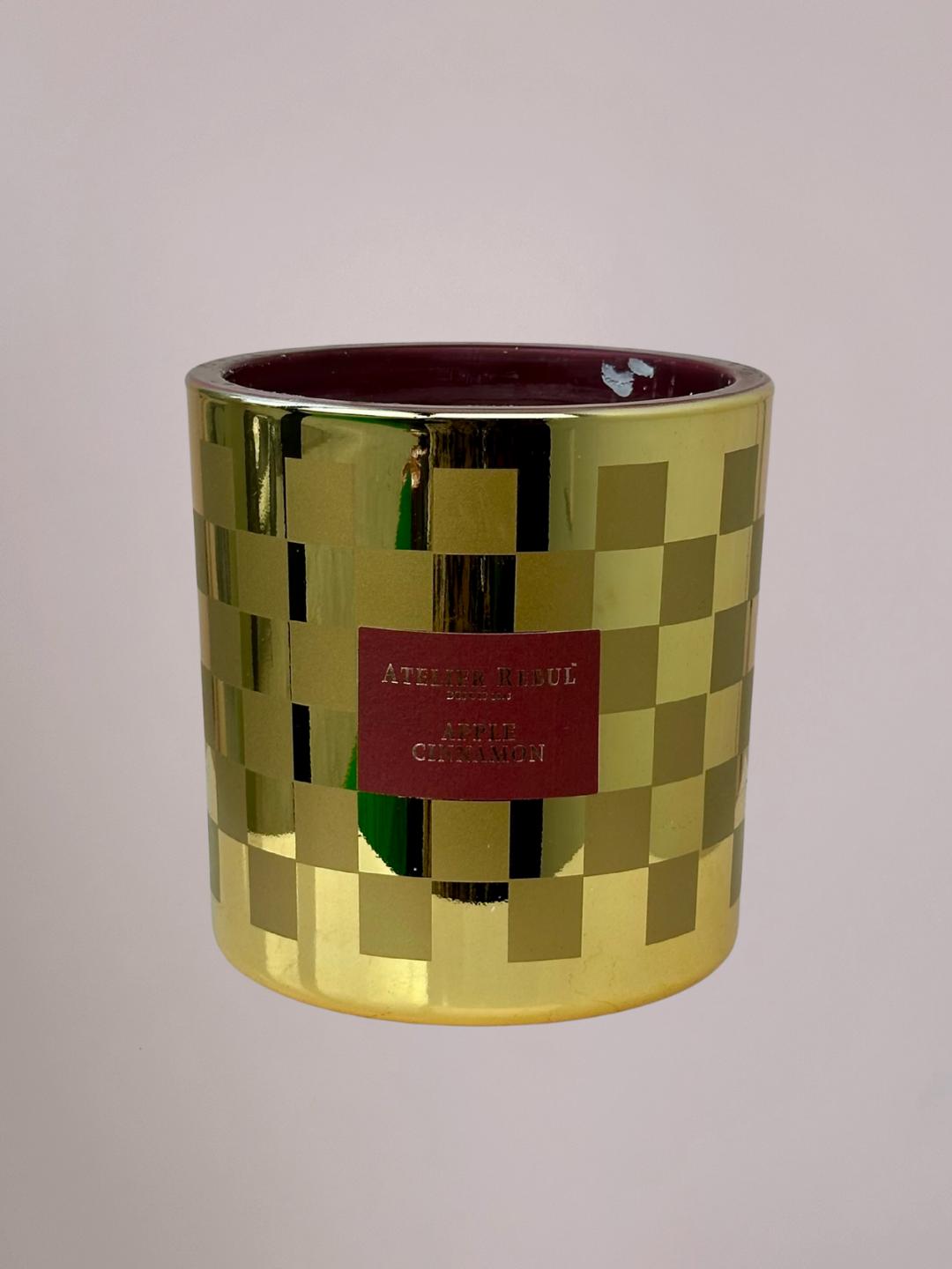 Atelier Rebul XL geurkaars Appel-Kaneel – groot formaat 950 g, lange brandduur, warme en uitnodigende geur voor huis en sfeer.